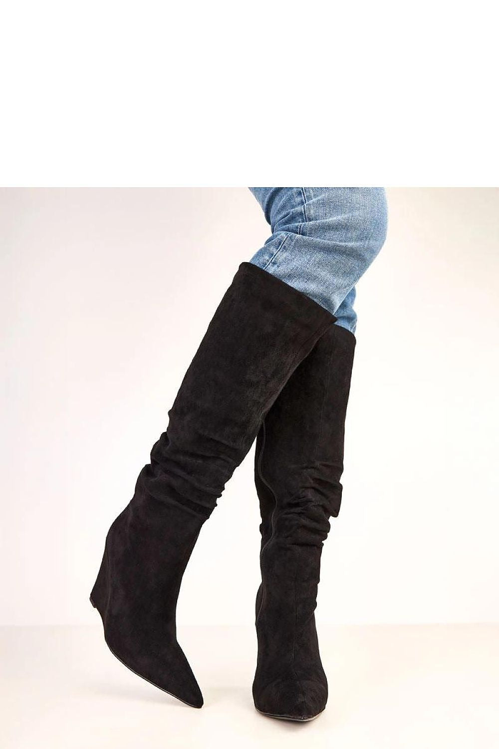 Chic and sophisticated knee-high sole boots by Solea, showcasing a classic silhouette and comfortable design ideal for autumn-winter fashion.