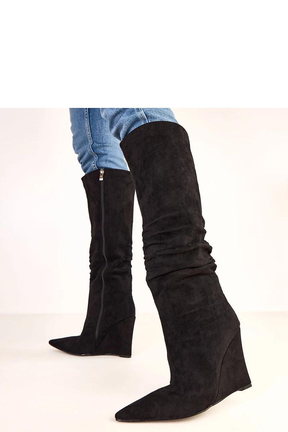 Stylish Solea knee-high boots in high-quality ecological suede with a feminine silhouette and comfortable 11 cm wedge heel, ideal for pairing with dresses.