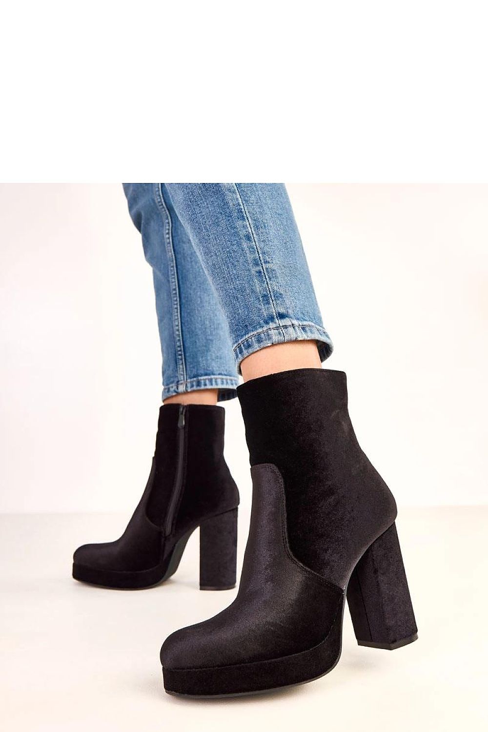 Sophisticated ankle boots by Solea, crafted from premium ecological suede with 2 cm platform for enhanced comfort.