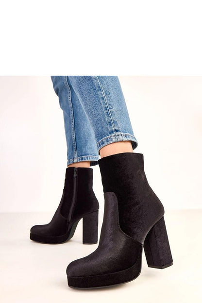 Sophisticated ankle boots by Solea, crafted from premium ecological suede with 2 cm platform for enhanced comfort.