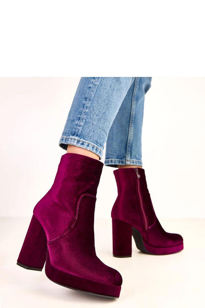 Elegant high-quality suede ankle boots by Solea with a luxurious 11 cm stiletto heel, perfect for sophisticated styling.