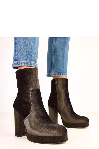 Stylish ankle boots from Solea showcased with a 14 cm shaft, perfect for enhancing feminine elegance.