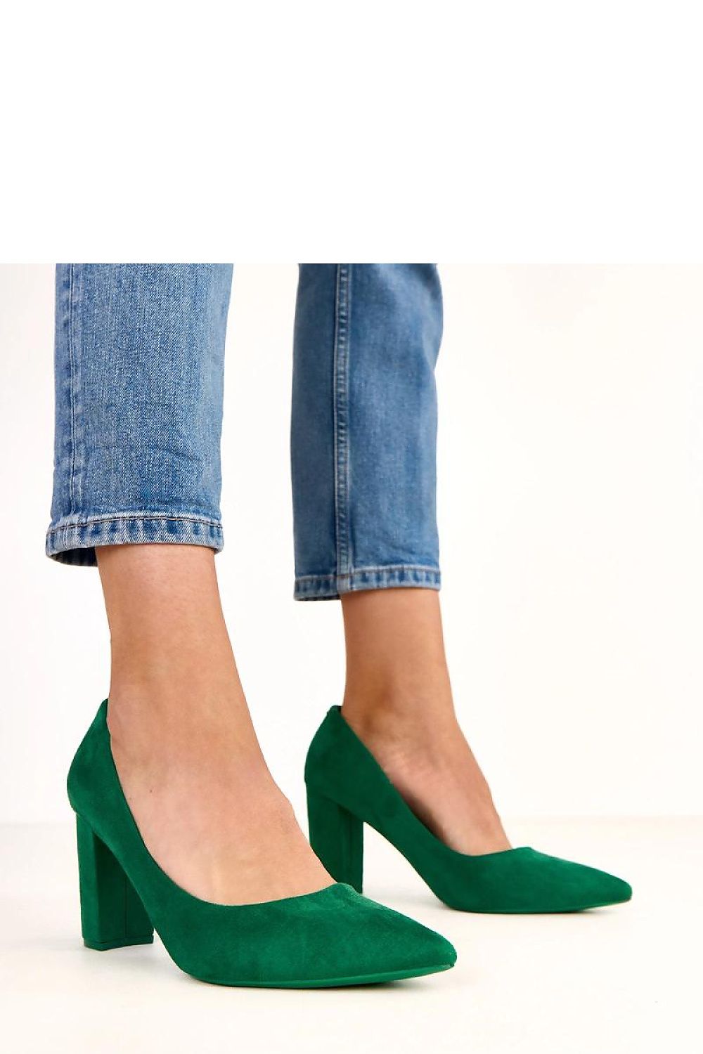 Elegant 9cm block heel pumps in eco-friendly suede by Solea, featuring a pointed toe design for a feminine silhouette.