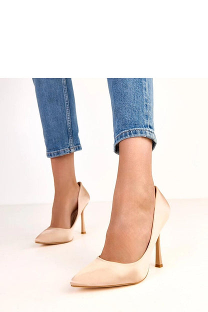 Luxurious Solea high heels featuring a pointed toe and a slender silhouette, enhancing the elegance of any evening outfit.