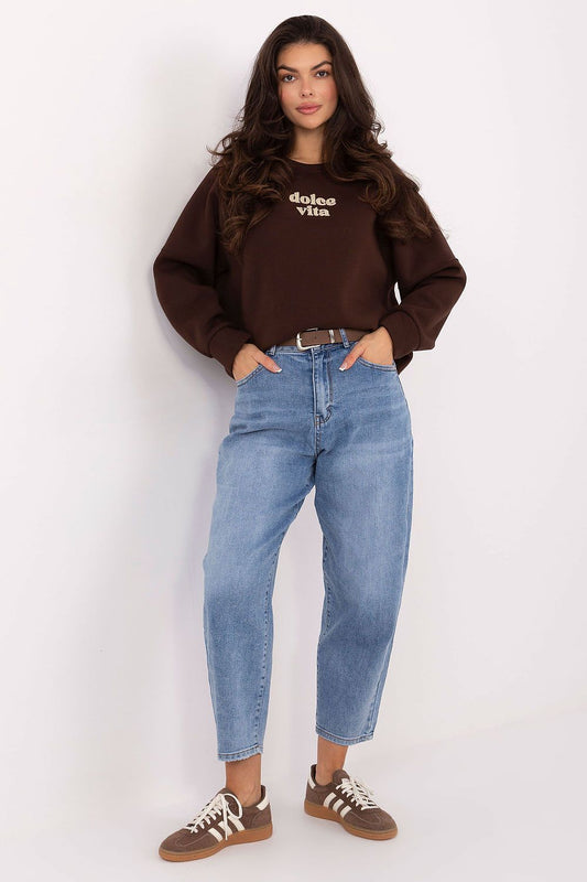 Comfortable and fashionable women's oversized blouse from Factory Price, made of a premium cotton-polyester blend, featuring a round neckline and long sleeves, perfect for a chic casual look.