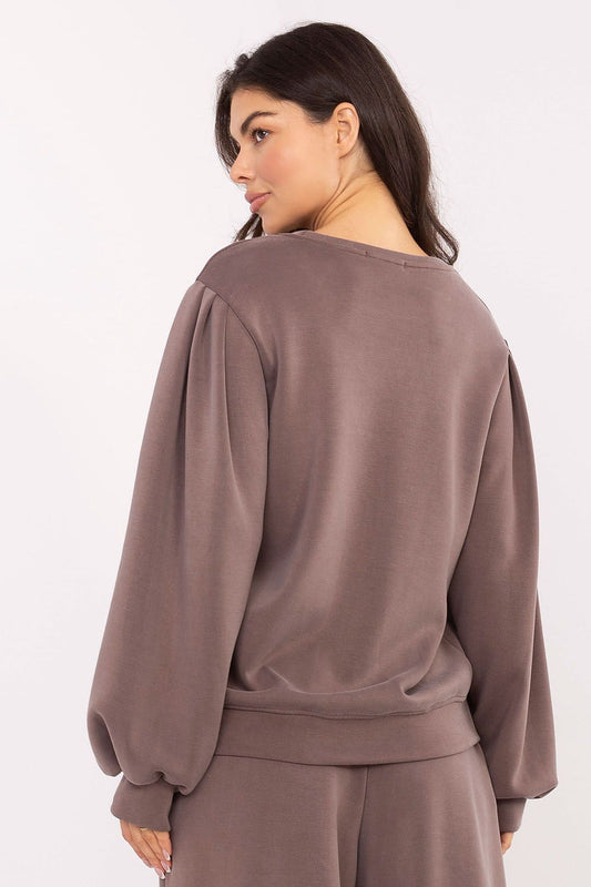 Luxurious women's blouse with puffy sleeves from Factory Price, crafted from a soft fabric blend for ultimate comfort, perfect for casual and elegant styling.