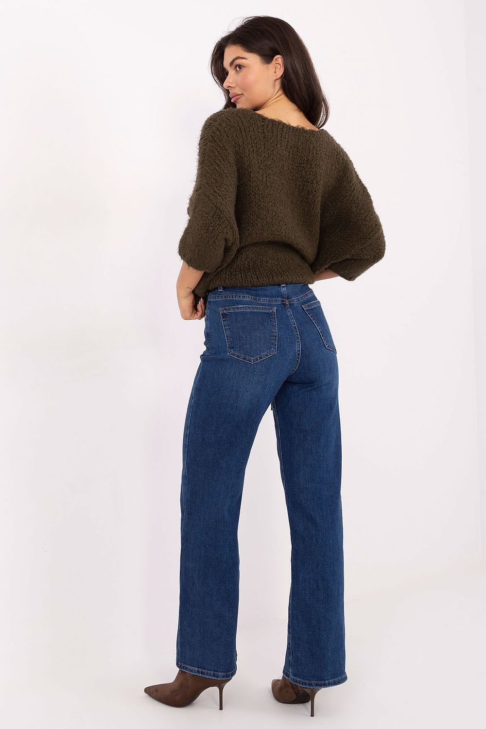 Stylish outfit combination with Factory Price high-waisted women's straight leg jeans, perfect for casual elegance.