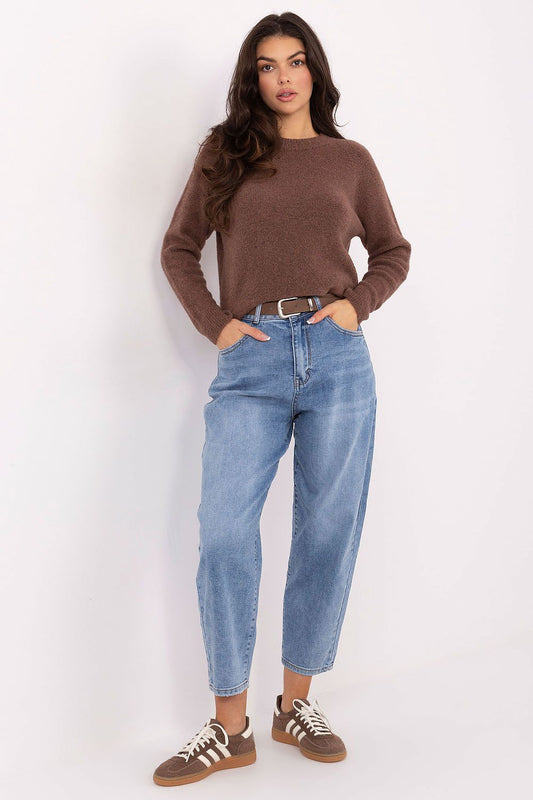 Elegant women's carrot jeans in high-waist design by Factory Price, showcasing a stylish and comfortable everyday wear for modern women.