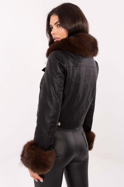 Comfortable and fashionable women's coat by MBM, crafted from high-quality materiais, ideal for winter outfits.