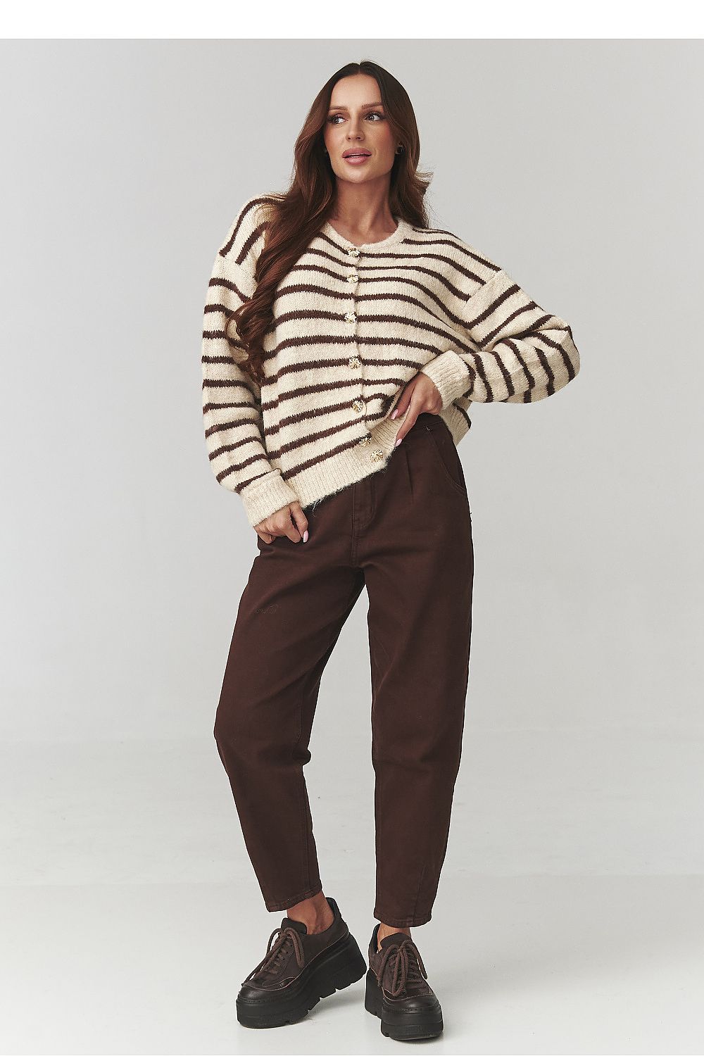 Sophisticated striped cardigan tailored for elegance by Makadamia, ideal for pairing with jeans or elegant trousers.