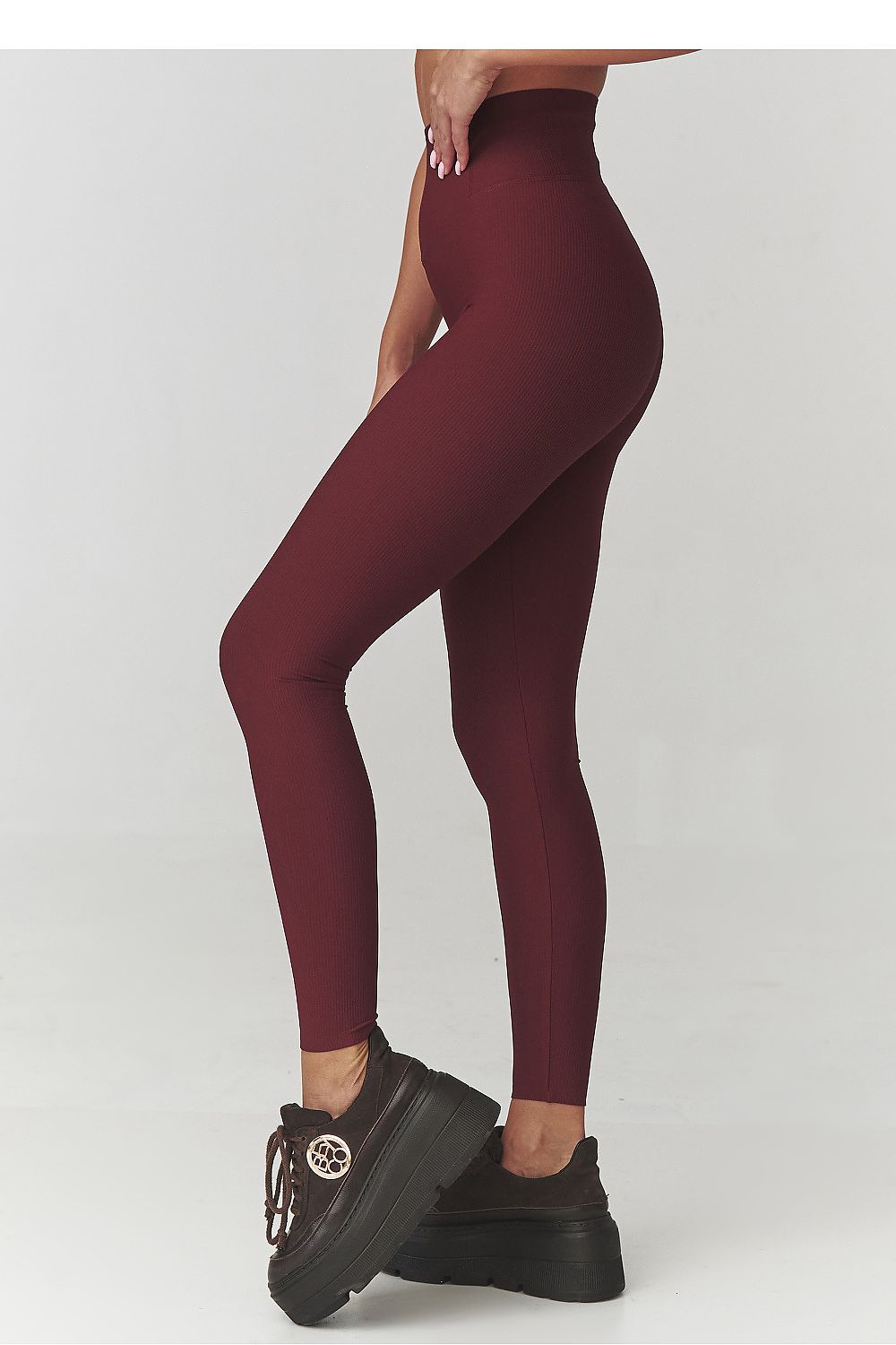 Comfortable and stylish women's leggings by Makadamia, featuring a flattering high waist and made from elastic material.
