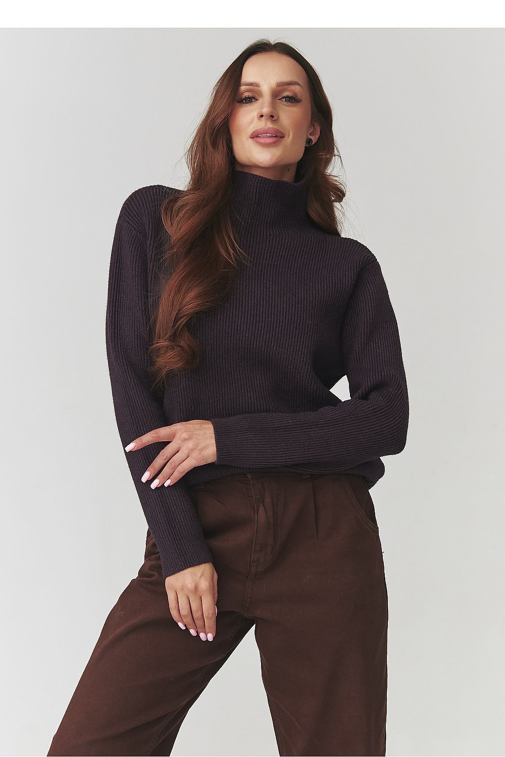 Close-up of the soft ribbed texture of the Makadamia women's turtleneck sweater, designed for ultimate comfort and elegant fit.