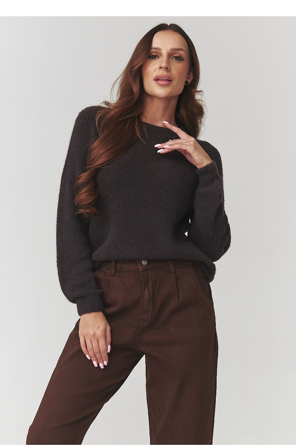 Makadamia casual women's sweater, made in Italy with premium materials, designed for comfort and elegance in everyday wear.