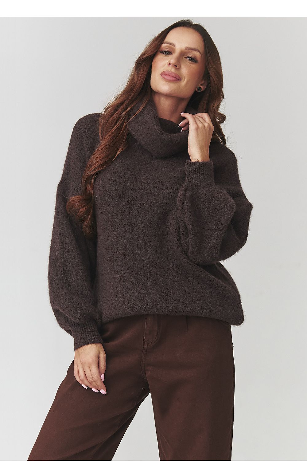 Luxurious Makadamia oversized turtleneck sweater in rich knitwear, perfect for stylish winter looks.
