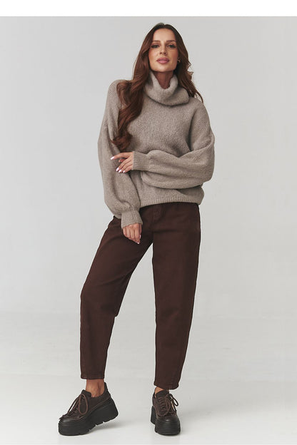 Trendy Makadamia sweater featuring a luxurious mix of fibres, designed for women seeking both style and warmth.