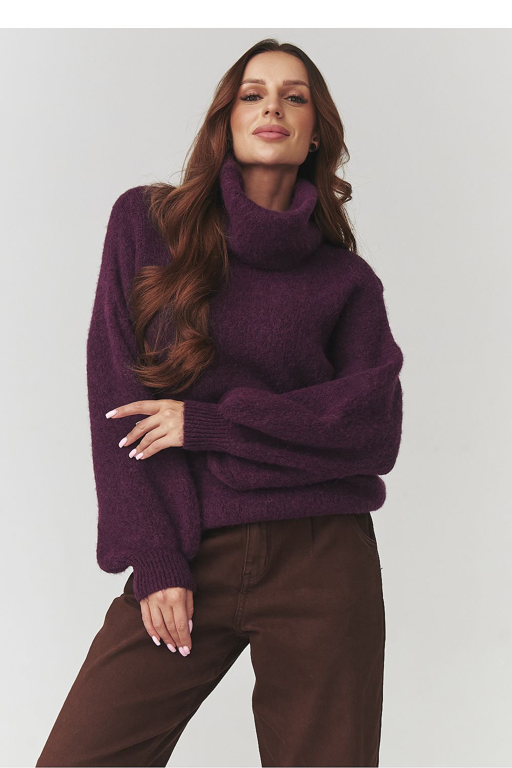Chic styling of Makadamia oversized sweater paired with high-waisted pants, a perfect choice for modern women's fashion.
