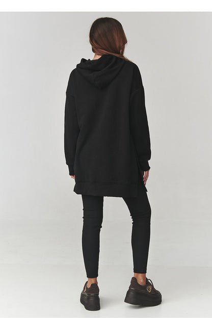 Elegant matching leggings for women in soft fabric by Makadamia, designed for comfort and movement.