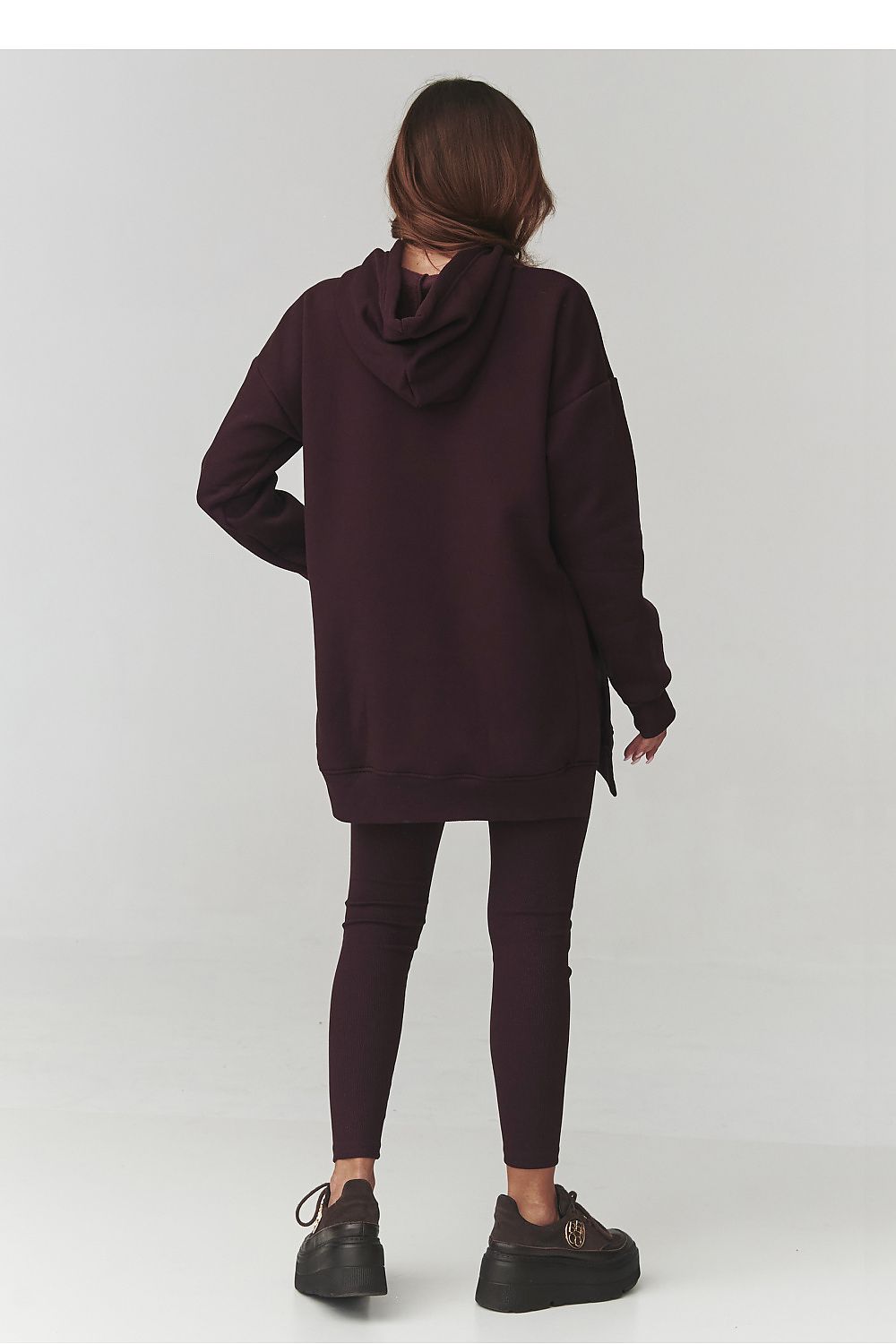 Luxury oversized women's hoodie and leggings set by Makadamia, showcasing stylish comfort in soft fabric, ideal for casual wear in sizes EU 0 and more.