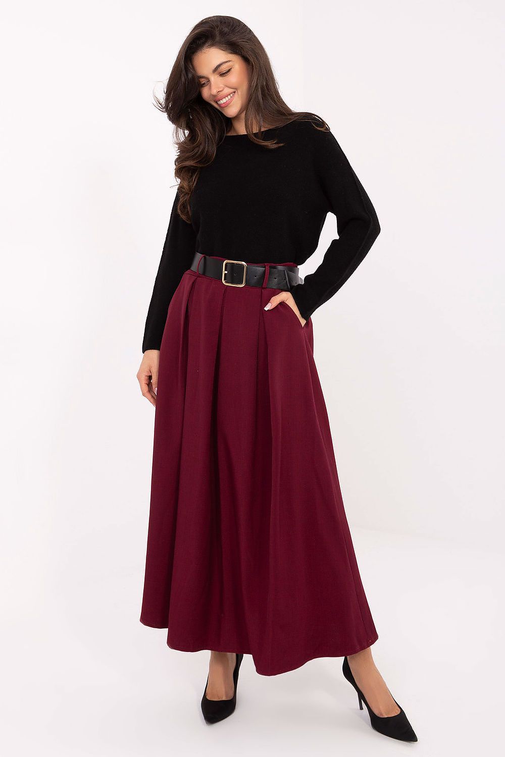 Elegant long flared maxi skirt with godets by Italy Moda, made from a high-quality viscose-polyester blend, featuring a perfect waist fit and side pockets for added functionality, ideal for both formal and casual occasions.