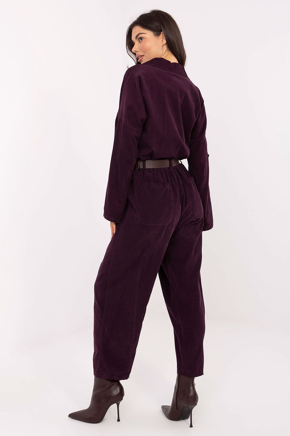 Chic high waist women's trousers featuring side slip pockets, designed by Italy Moda for a fashionable and relaxed look.