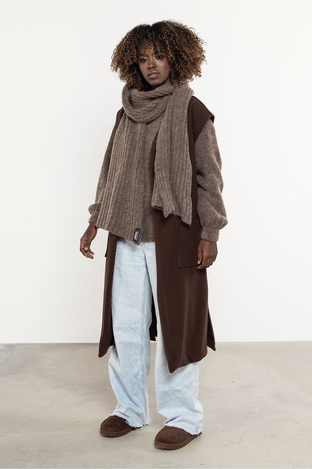 Elegant kid mohair and wool scarf from Awama, perfect for winter, featuring a ribbed design and warm, comforting feel.