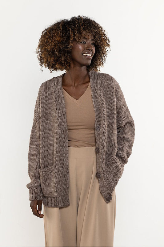 Elegant V-Neck Wool Blend Cardigan for Women in a soft knit, showcasing the luxurious craftsmanship by awama, suitable for autumn and winter.