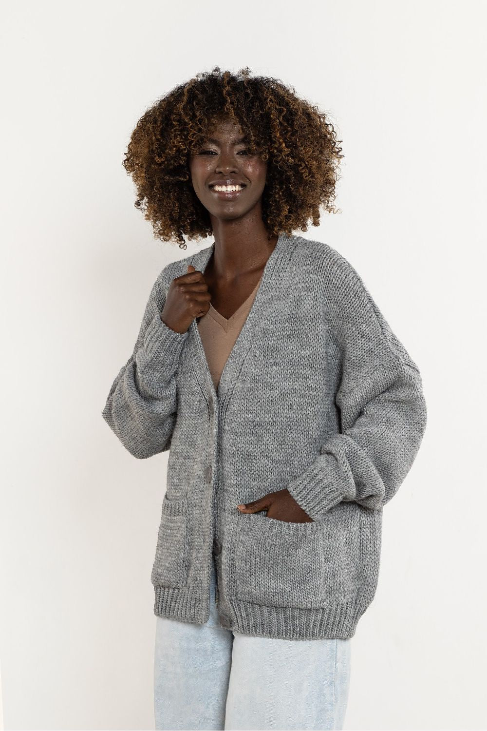 Elegant wool blend cardigan by Awama featuring a v-neck, button fastening, and pockets, perfect for a luxurious autumn-winter wardrobe.