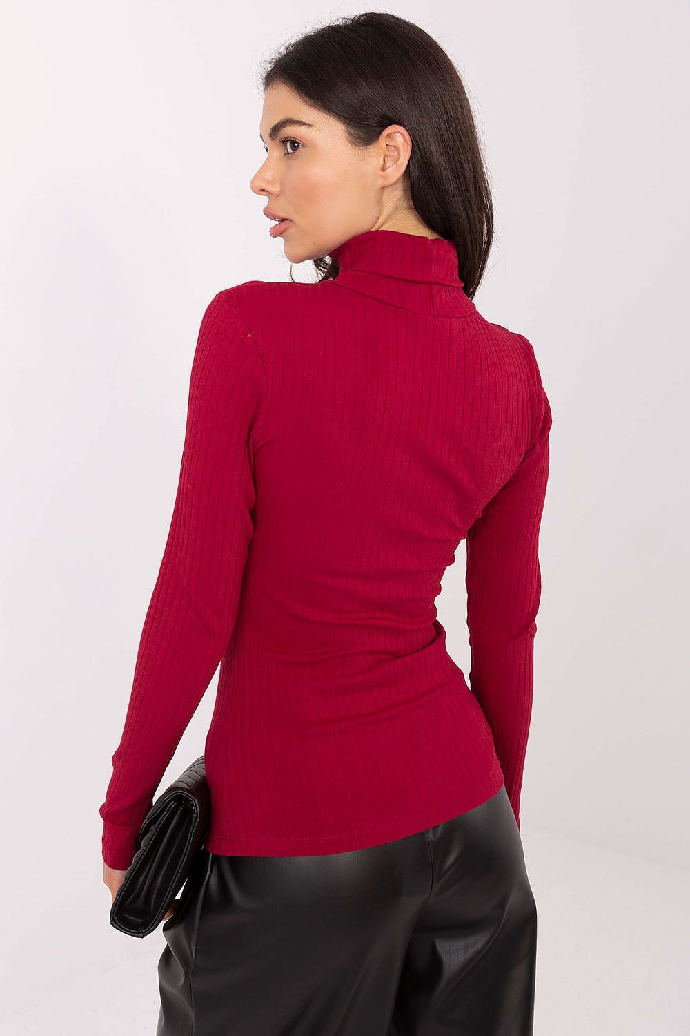 Luxurious elegantly ribbed turtleneck sweater by Rue Paris in rich fabric, perfect for sophisticated casual wear.