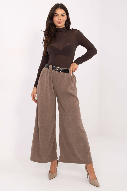 Elegant high-waist women’s wide-leg trousers in luxurious soft corduroy by Rue Paris, showcasing chic everyday comfort and stylish design.