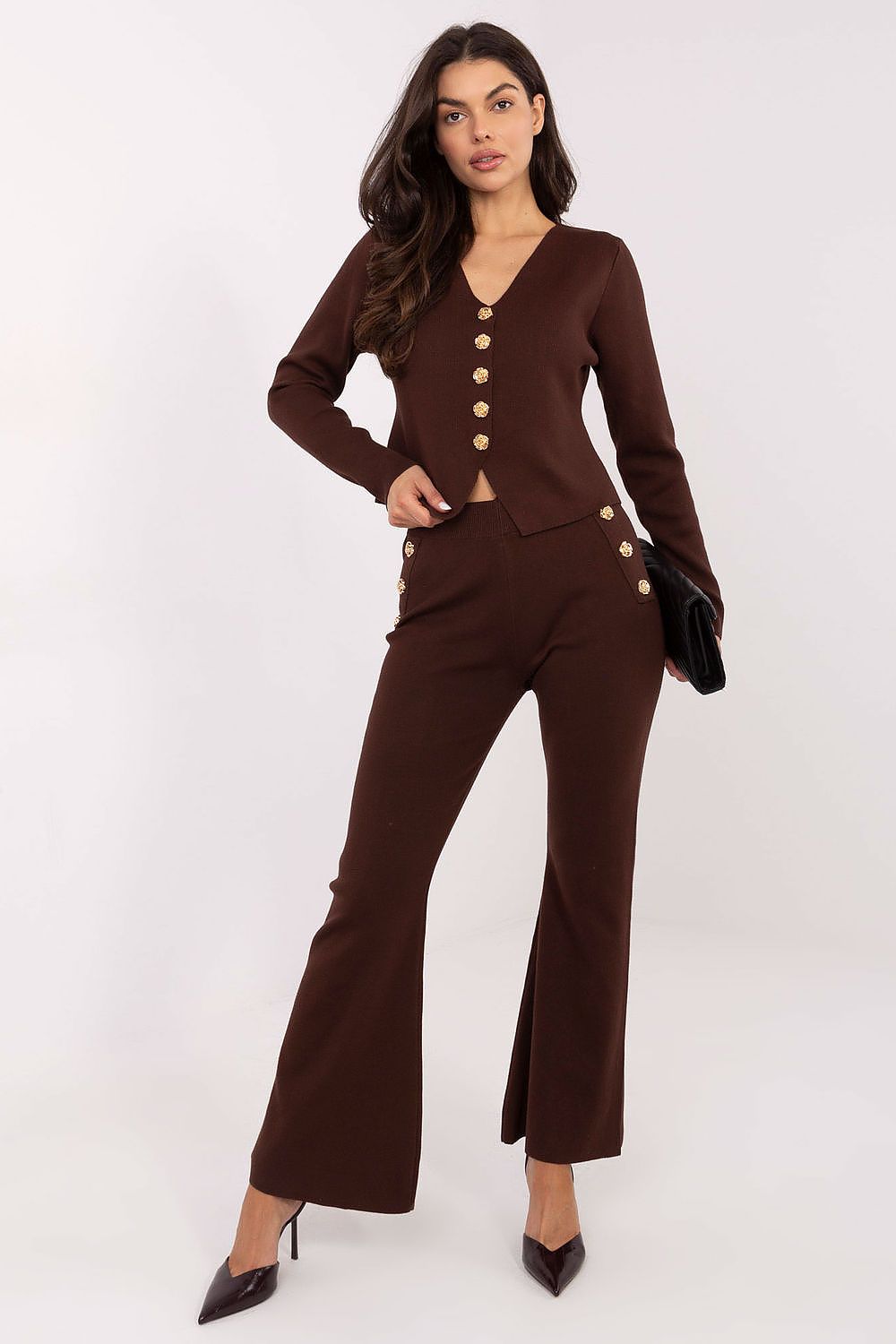 Stylish fit of the Women's Sweater Set with High-Waisted Pants from Factory Price, perfect for sophisticated casual wear or office attire.