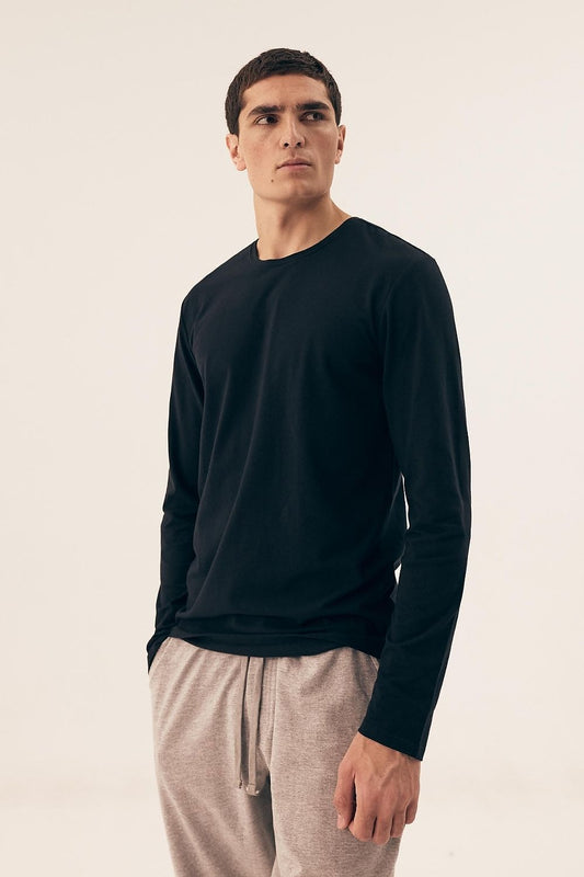 Henderson Men's Cotton Long Sleeve Undershirt 2-Pack Set elegantly displayed, showcasing the luxurious soft fabric and classic round neckline, perfect for comfort and style.