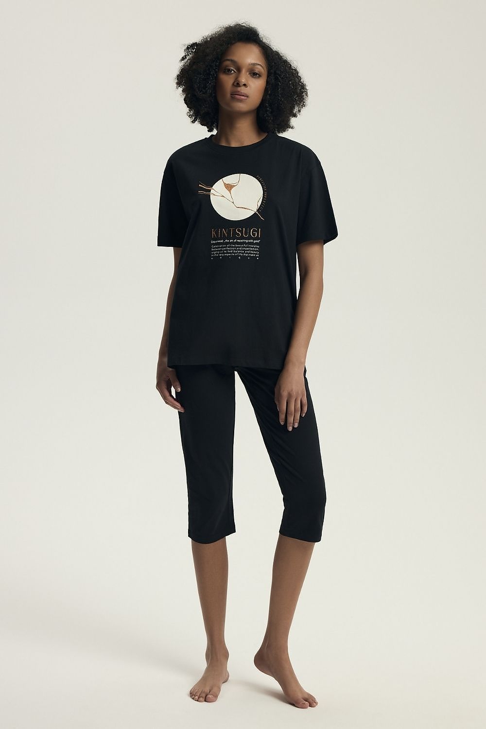 Luxury women's cotton pyjamas set by Henderson featuring a modern fitted short-sleeve top and stylish 3/4 pants, perfect for comfort and elegance.