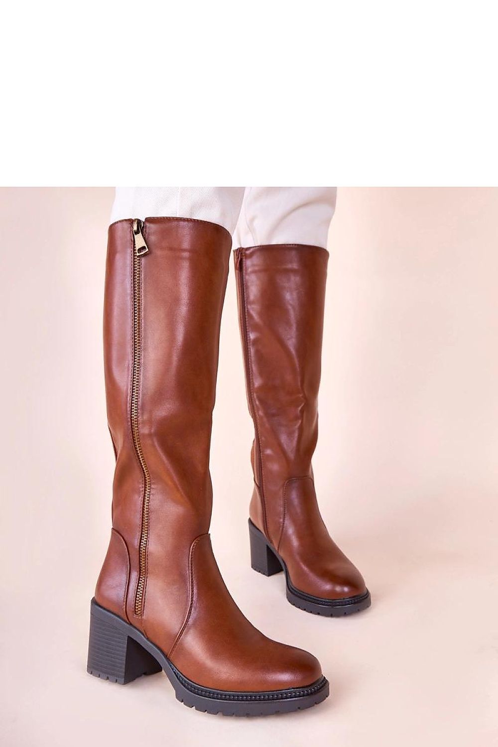 Close-up of Gemre's flexible insert in brown flat heel boots, enhancing comfort and personalised fit for all-day wear.