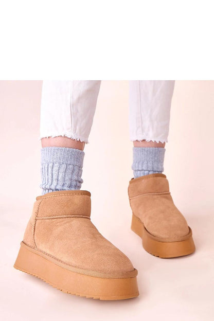 Elegant brown suede snow boots Armona by Solea, perfect for winter conditions, showcasing versatility with a fashionable design and excellent thermal insulation.