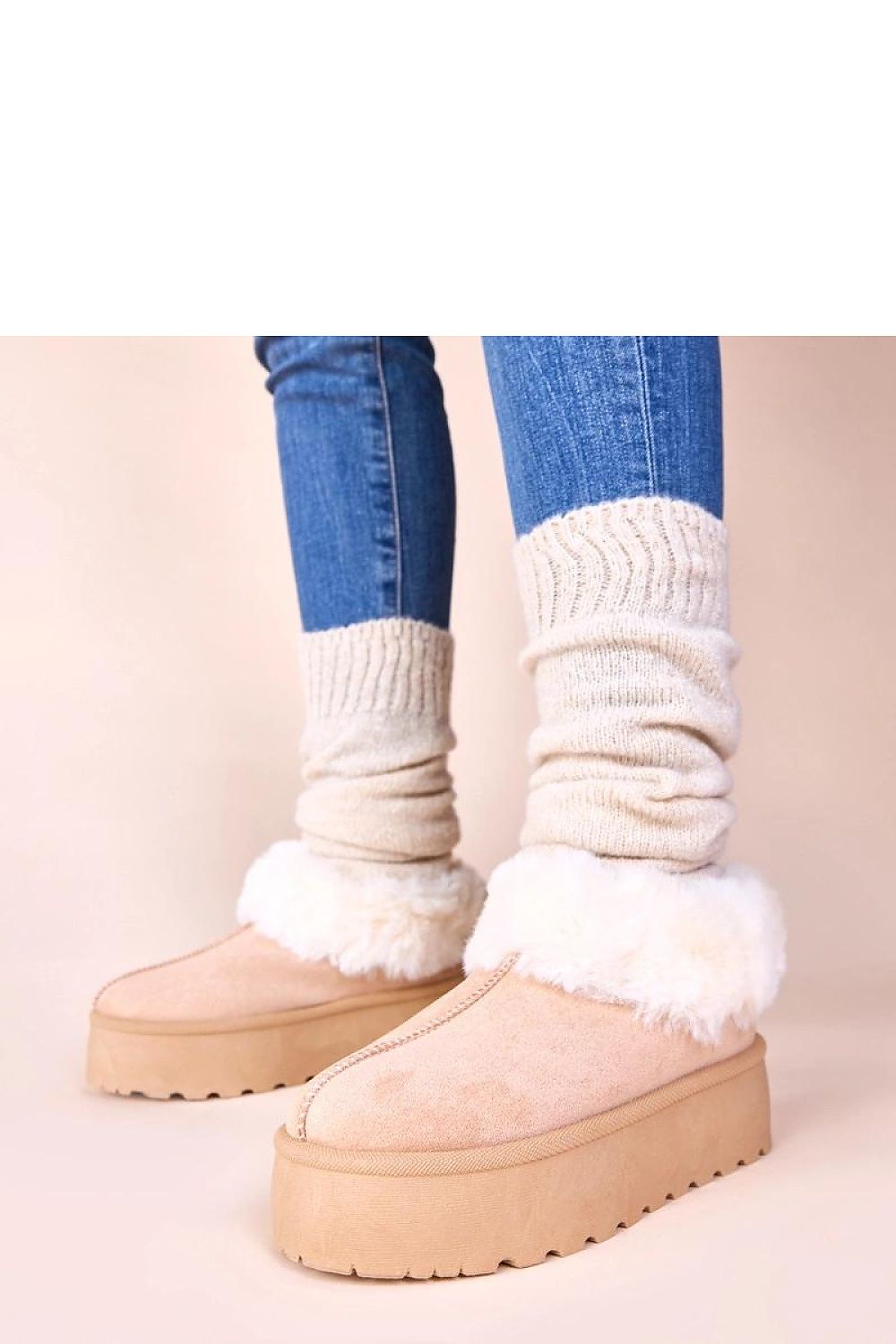 Elegant dark beige snow boots from Deesi, emphasizing modern design and high-quality materials for winter fashion.