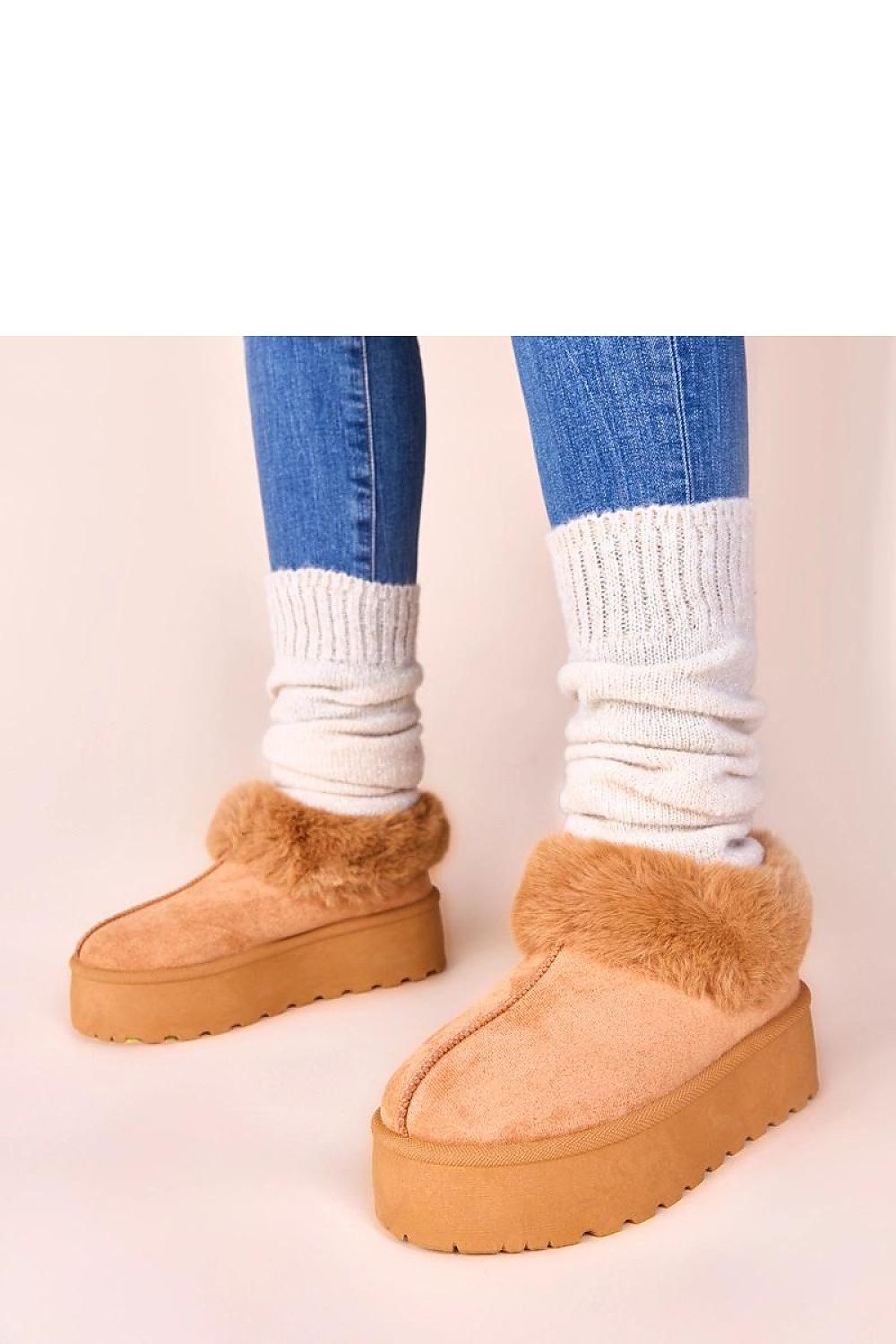 Elegant dark beige snow boots for women, featuring a non-slip sole, perfect for winter adventures, designed by Deesi from Solea.