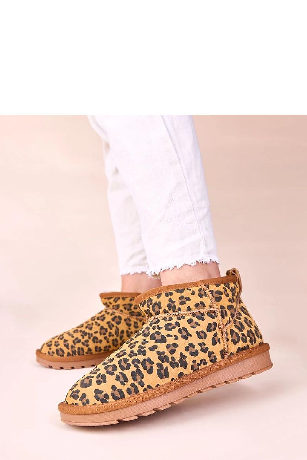 Stylish Gemre Matilda women's snow boots, crafted from quality suede leather in a rich brown shade, designed for durability and comfort in cold weather.