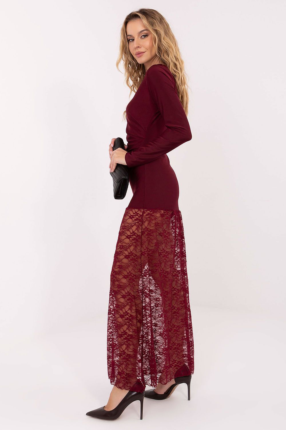 Chic Italy Moda pencil maxi dress in EU size 0, highlighting its stylish silhouette and delicate lace embellishments.