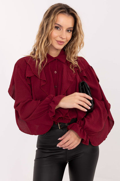 Close-up of ruffled details on Italy Moda viscose shirt, showcasing exquisite craftsmanship and chic design elements ideal for sophisticated women's wardrobes.