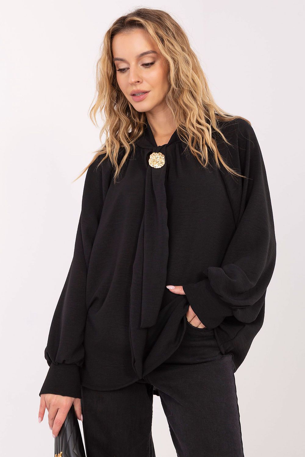 Full-length image of Italy Moda's elegant viscose blouse featuring unique brooch detailing and puff sleeves for a refined and stylish appearance.