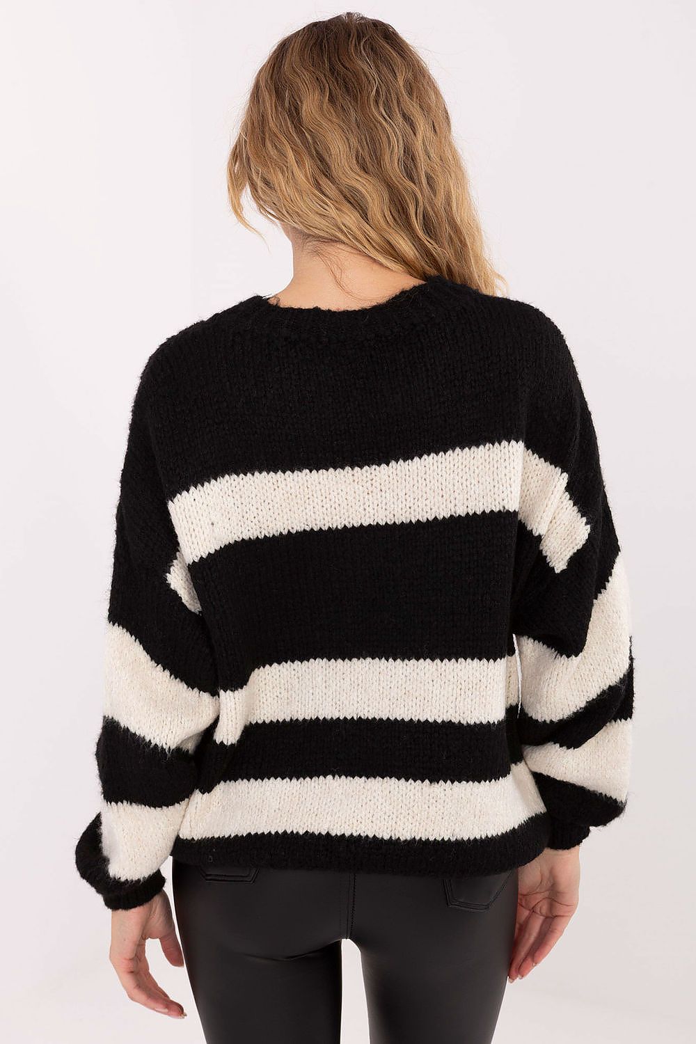 Italy Moda luxurious oversized women's sweater in a stylish striped pattern, featuring a round neckline and long sleeves, perfect for casual elegance in EU size 0.