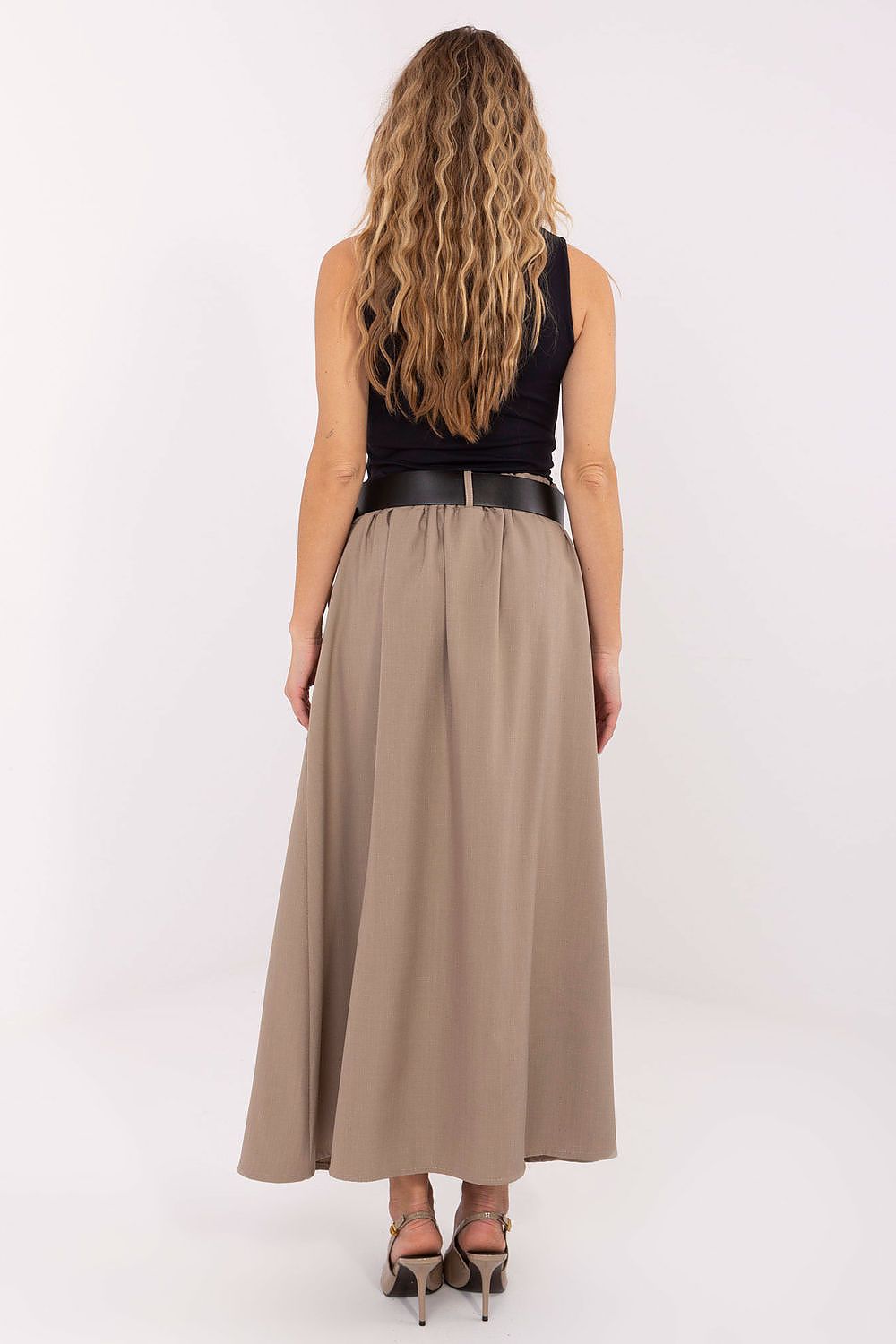 Back view of the Italy Moda long maxi skirt featuring an elastic waistband, perfect for a comfortable and flattering fit.