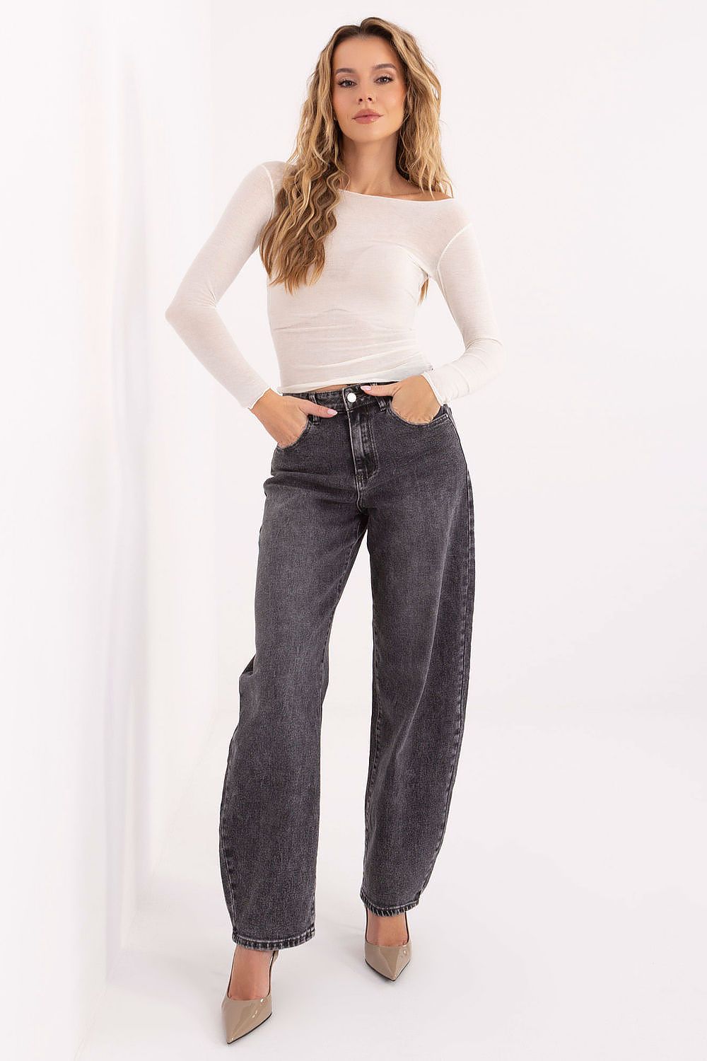 Close-up of Italy Moda long sleeve blouse fabric showcasing the luxurious viscose-cashmere blend for ultimate comfort and style.