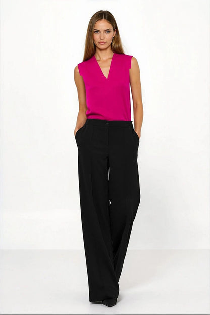 Luxury caramel loose cut trousers for women by Nife, featuring a high-waisted design that enhances the silhouette and offers elegant style.