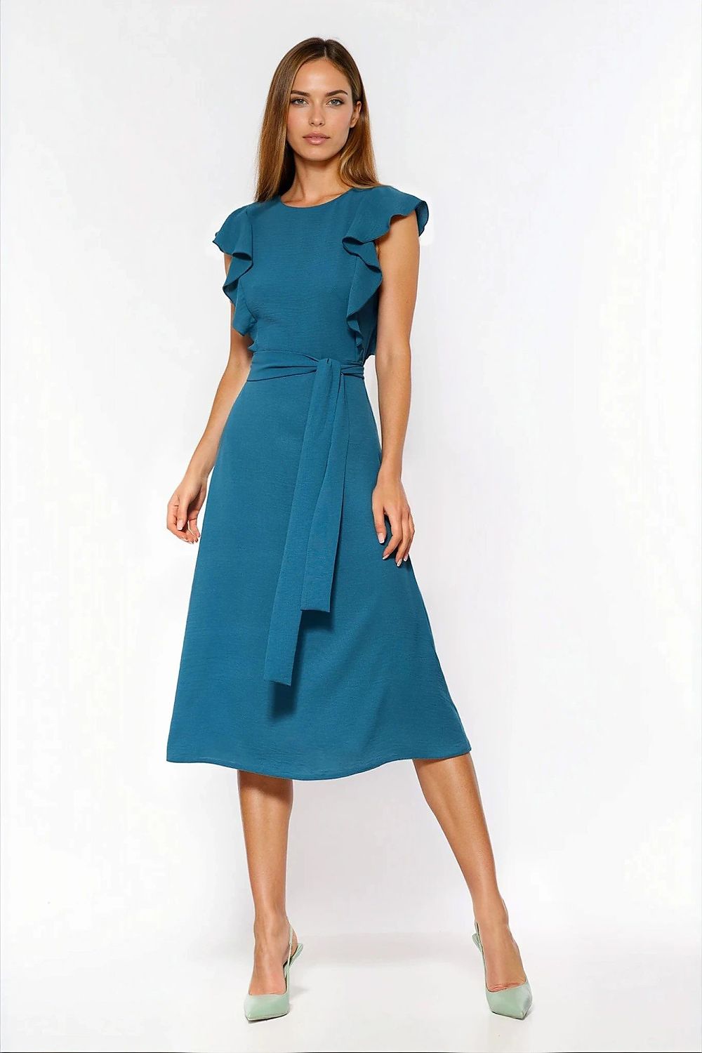 Close-up of Nife's elegant trapeze daydress showcasing delicate ruffled sleeves and high-quality polyester fabric.