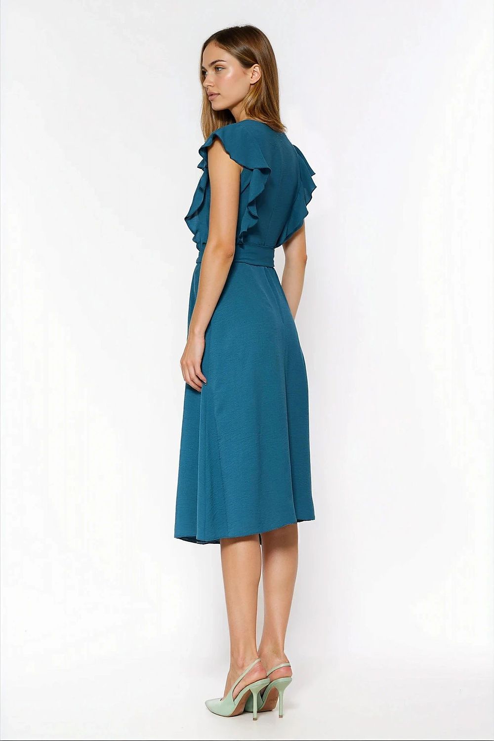 Model wearing the Nife trapeze daydress, demonstrating its flattering silhouette and sophisticated style.