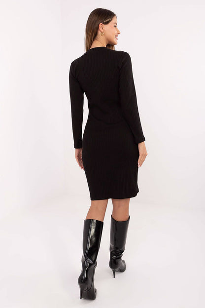 Available sizes for the knee-length ribbed cotton pencil dress by Rue Paris, highlighting comfort and fit for various body types.
