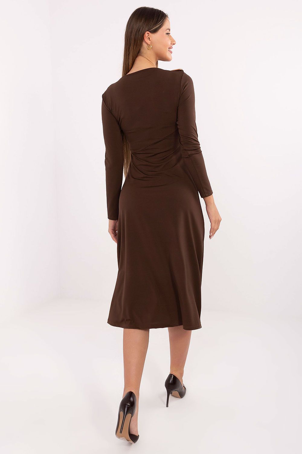 Full-length view of the Elegant Midi Dress by Italy Moda, ideal for fashion-forward women seeking a combination of comfort and sophistication.