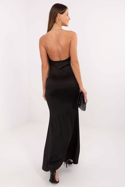 Close-up of the Unique Neck Fastening featuring stylish metal ring detail on the Elegant Sleeveless Maxi Dress by Italy Moda, perfect for adding a modern touch.