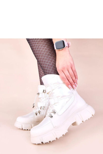 Jassi Women's Pearl Glow Snow Boots in luxurious artificial leather with pearl finish, designed for winter comfort and style from Solea.